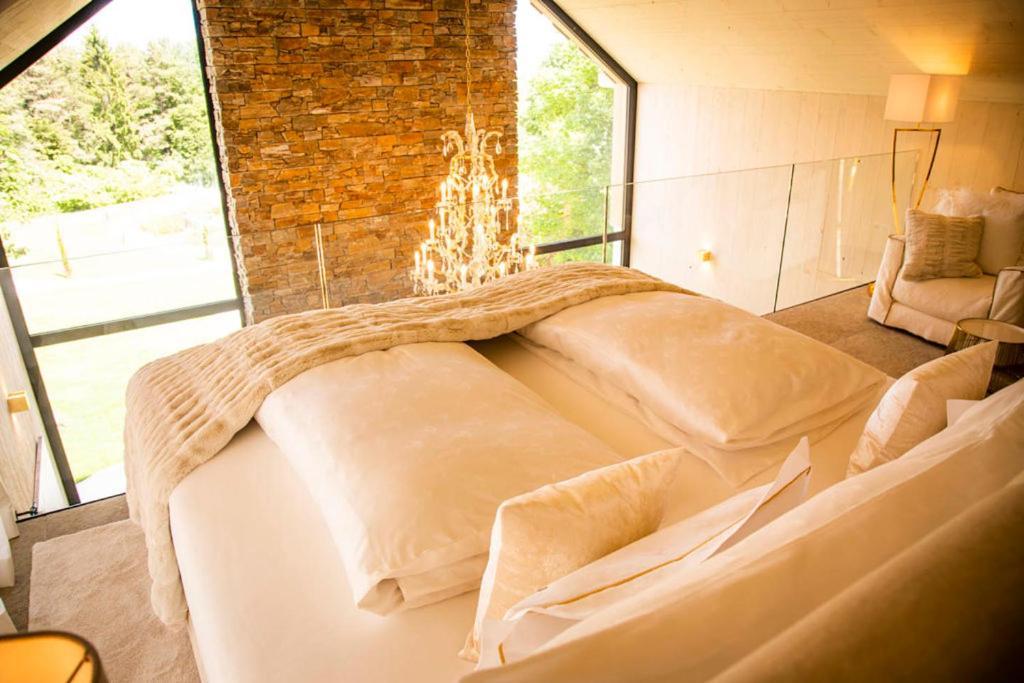 Golden Hill Country Chalets & Suites Waldschach Εξωτερικό φωτογραφία